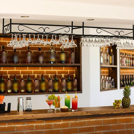 באלאק Adora Hotel & Resort מראה חיצוני תמונה