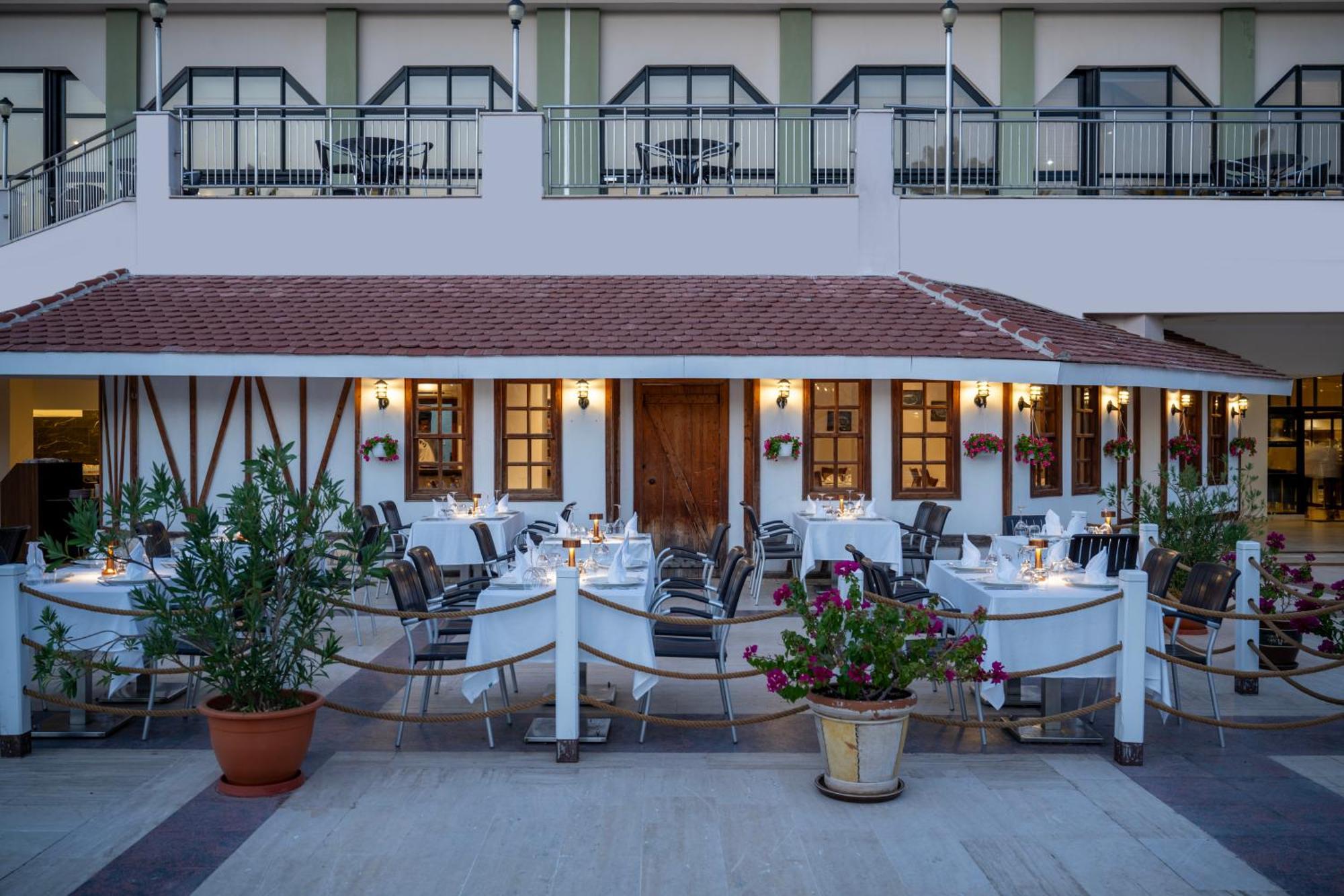 באלאק Adora Hotel & Resort מראה חיצוני תמונה