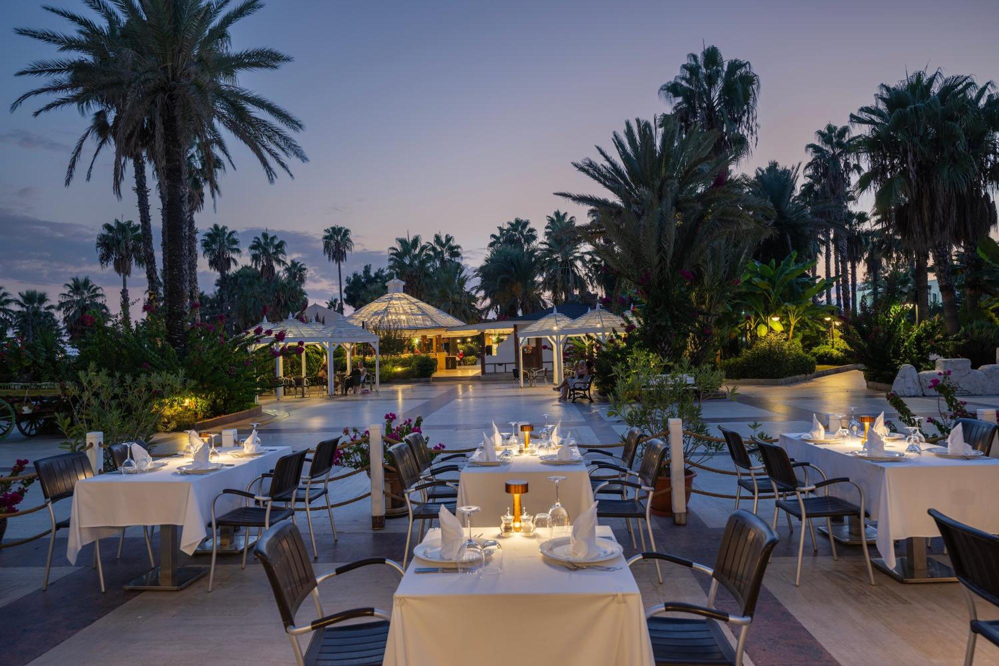באלאק Adora Hotel & Resort מראה חיצוני תמונה