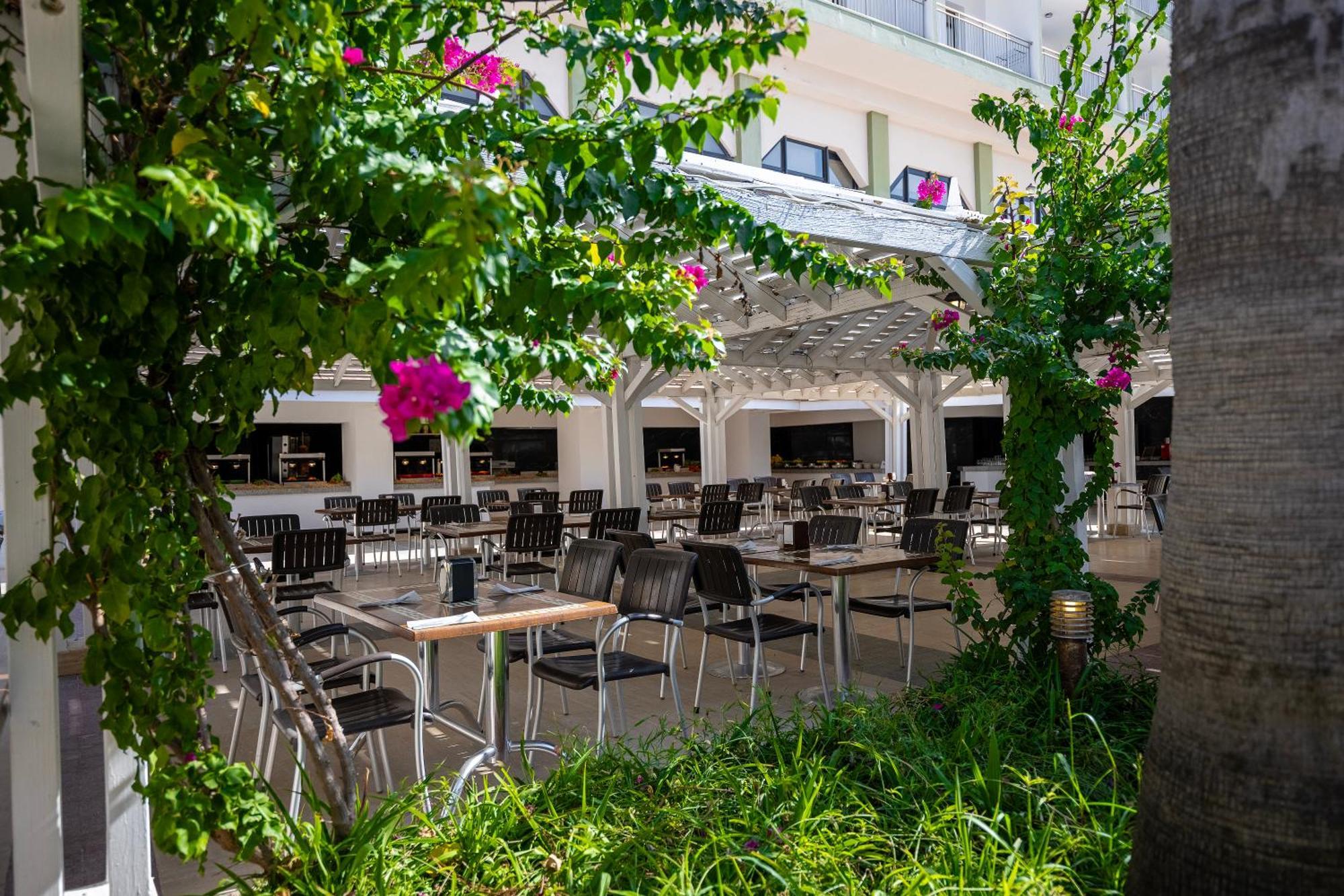 באלאק Adora Hotel & Resort מראה חיצוני תמונה