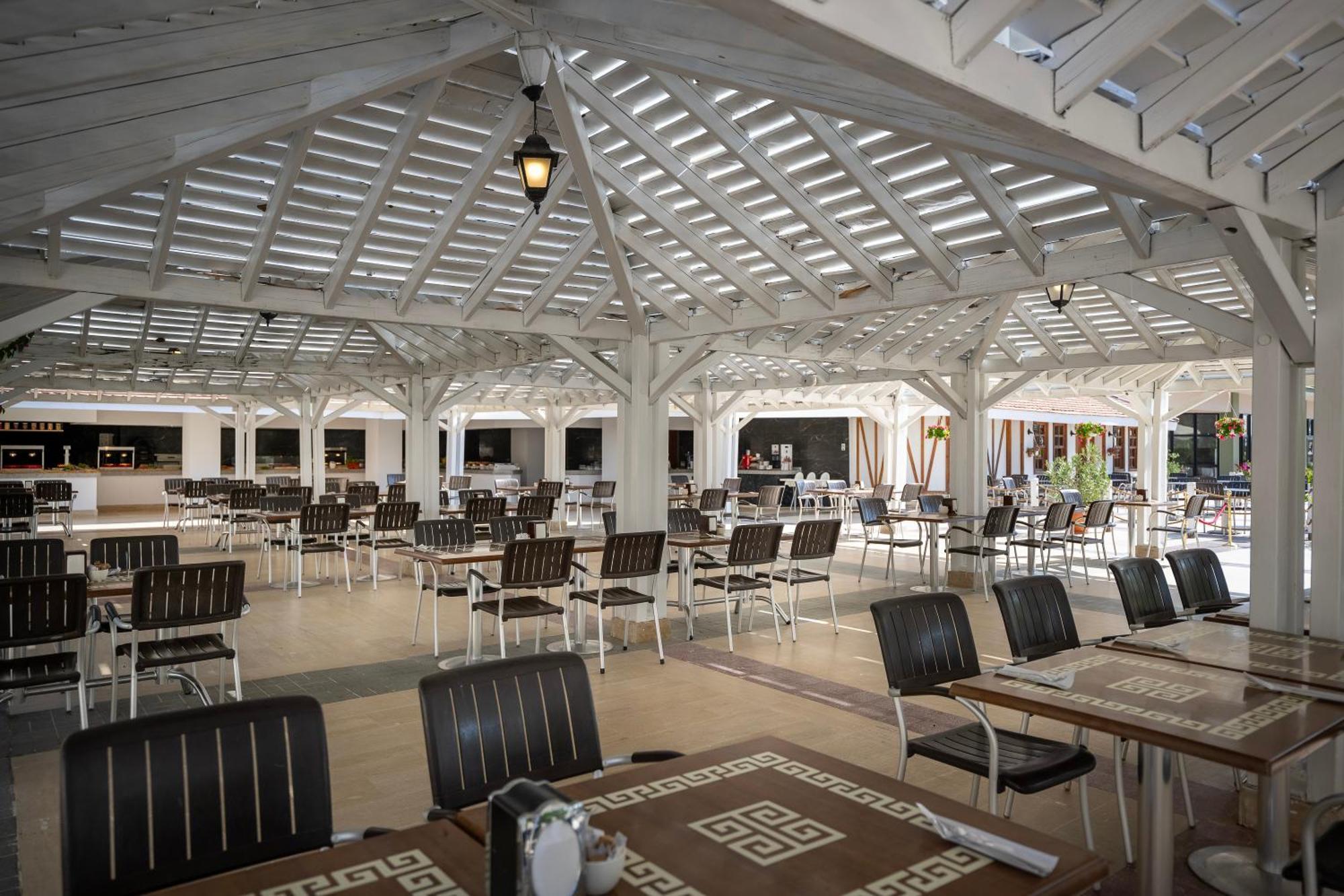 באלאק Adora Hotel & Resort מראה חיצוני תמונה