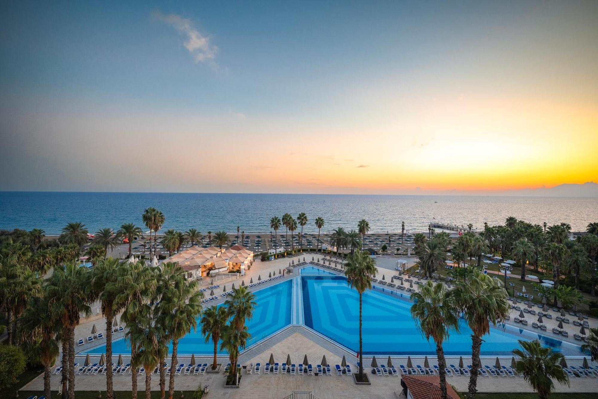 באלאק Adora Hotel & Resort מראה חיצוני תמונה