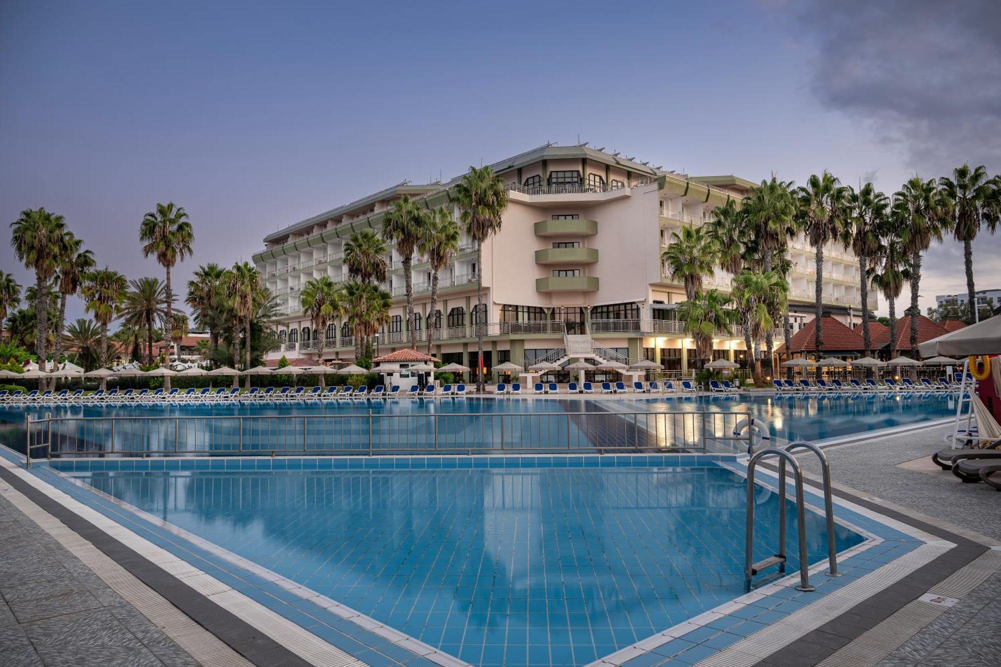 באלאק Adora Hotel & Resort מראה חיצוני תמונה