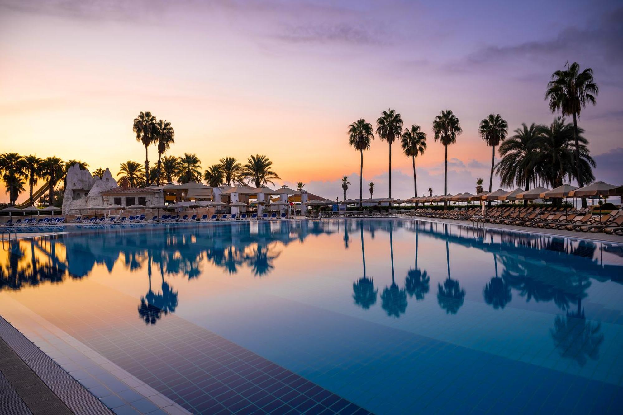 באלאק Adora Hotel & Resort מראה חיצוני תמונה