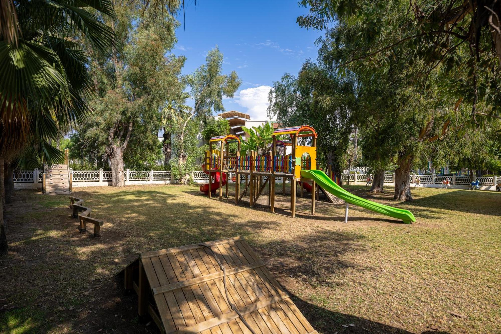 באלאק Adora Hotel & Resort מראה חיצוני תמונה
