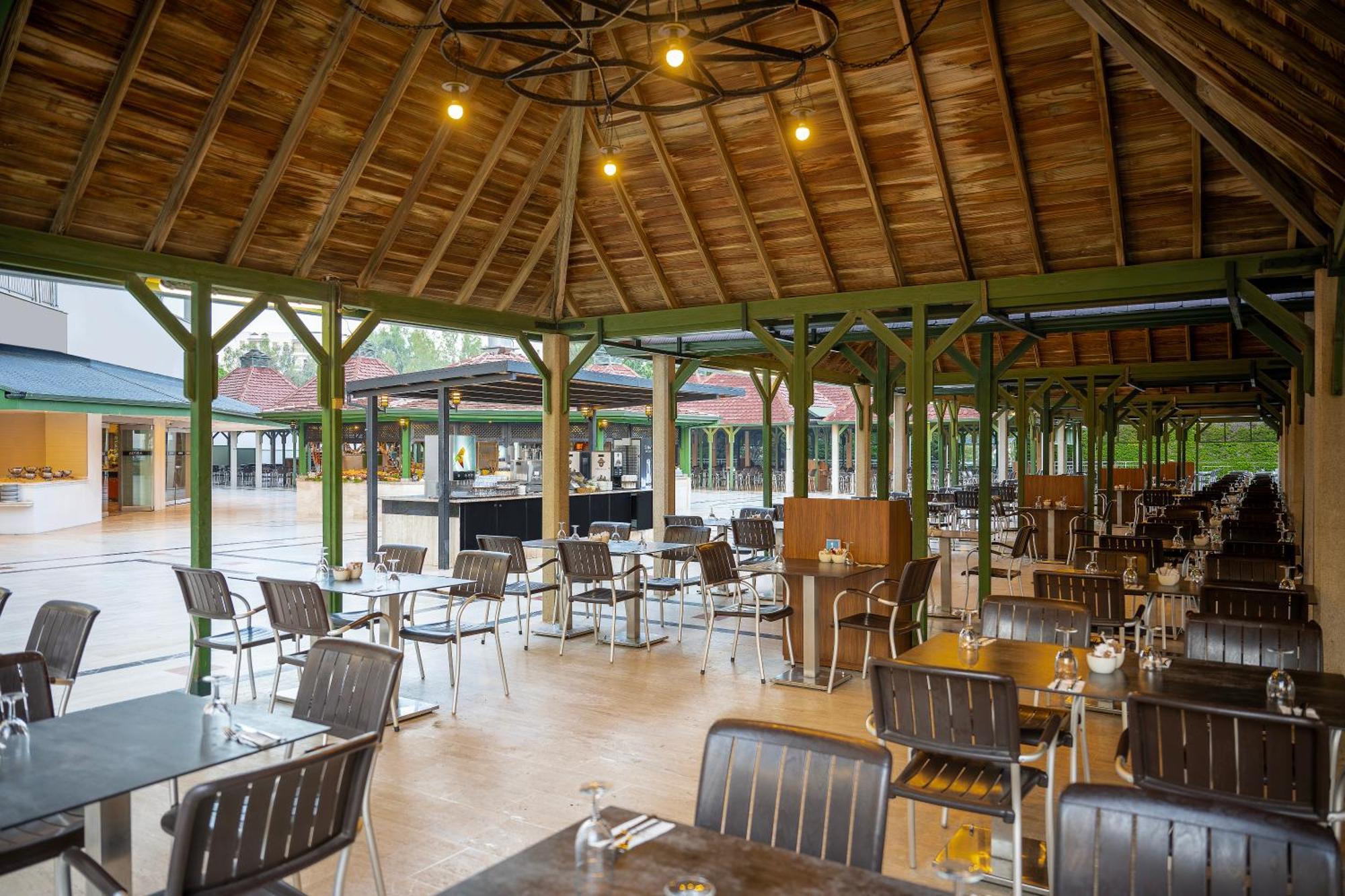 באלאק Adora Hotel & Resort מראה חיצוני תמונה