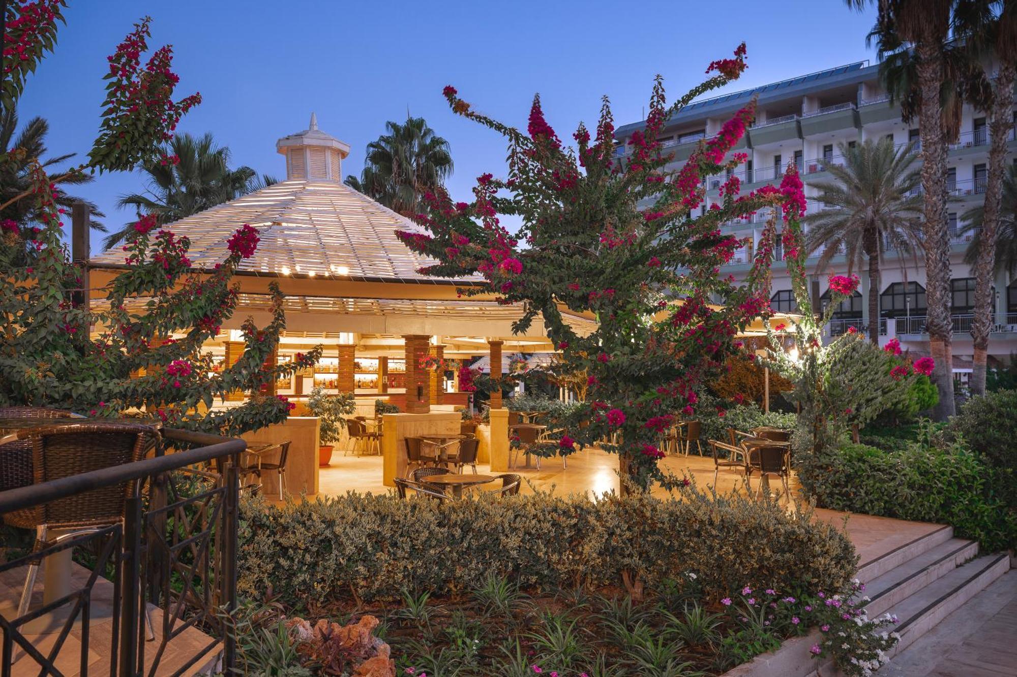 באלאק Adora Hotel & Resort מראה חיצוני תמונה