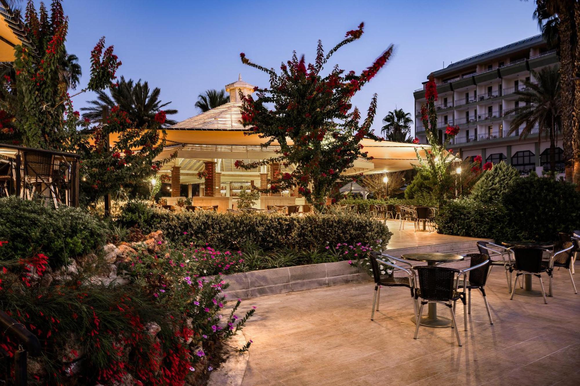 באלאק Adora Hotel & Resort מראה חיצוני תמונה