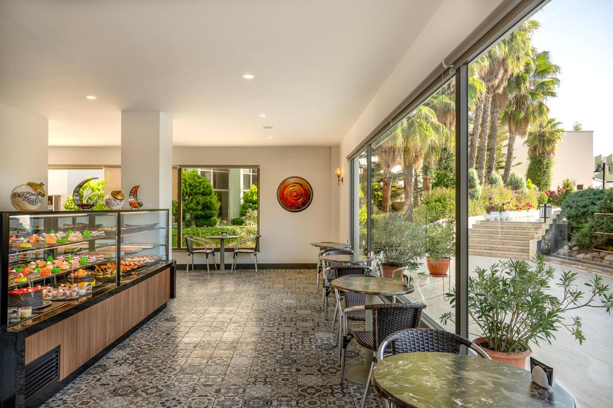 באלאק Adora Hotel & Resort מראה חיצוני תמונה